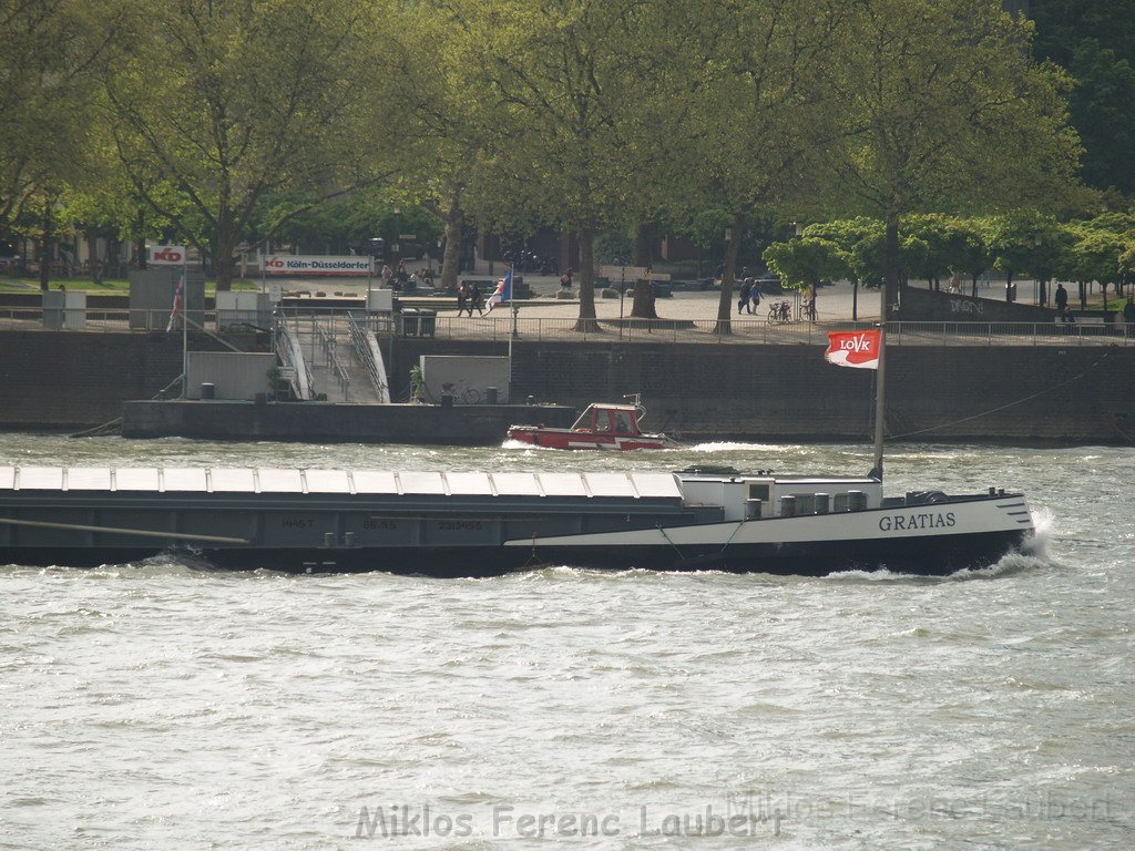 Uebungsfahrt Loeschboot und Ursula P76.JPG